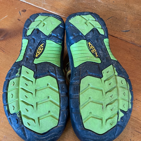 Boys Keens Grey, great condition - Picture 2 of 12